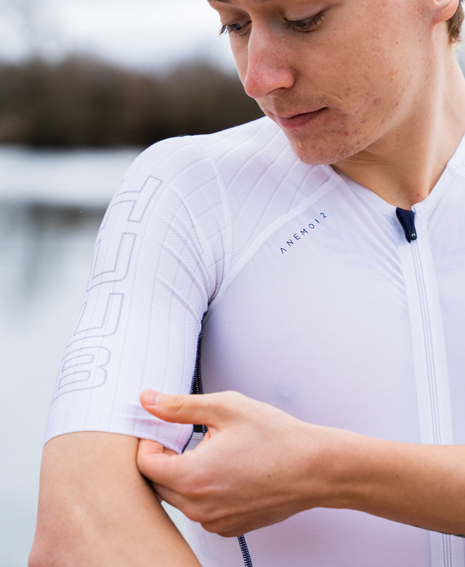 HUUB Anemoi 2 Tri Suit, SUB22 and 22PLUS – optimal aerodynamic fabrics for your race speed.